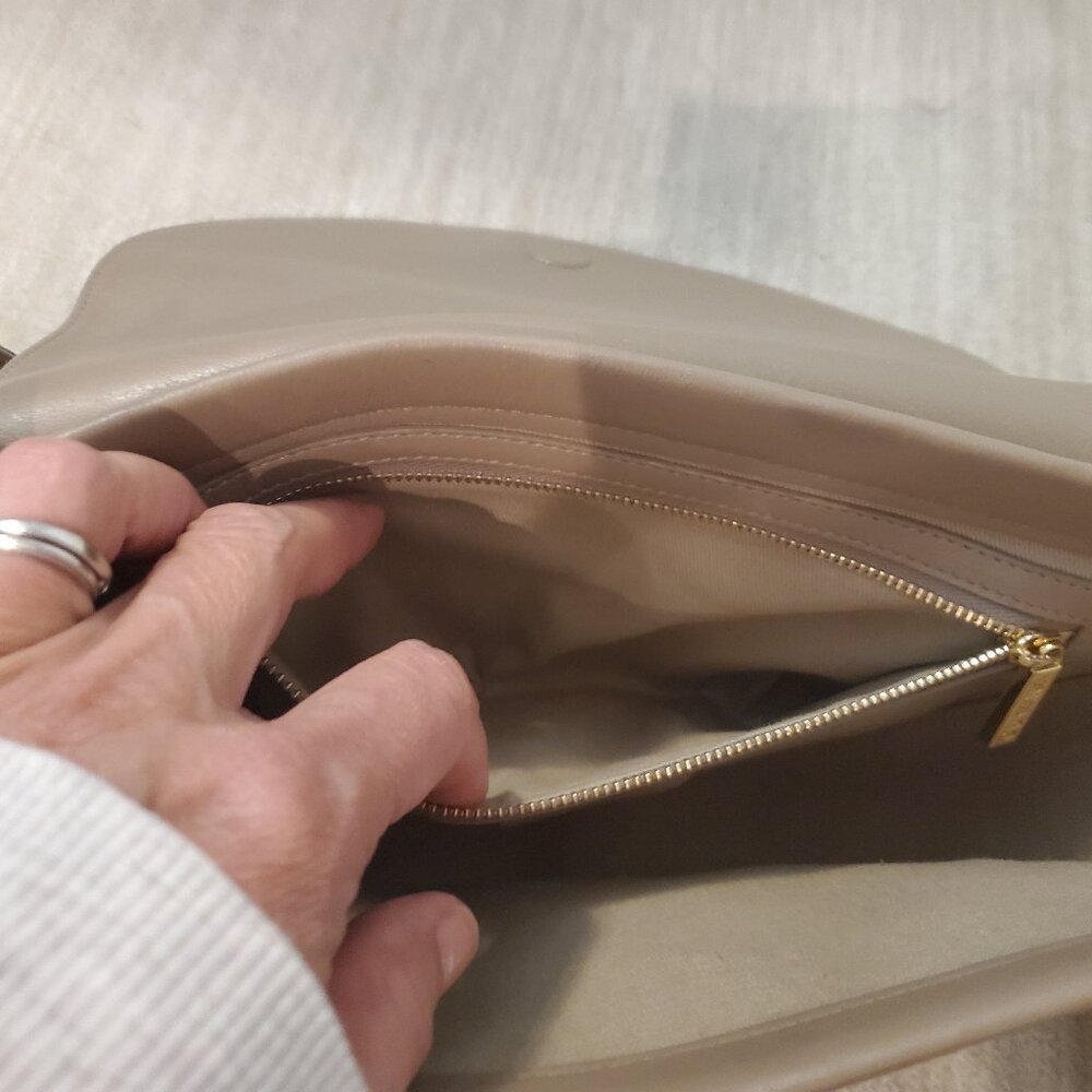 Cuyana half moon shoulder bag in Taupe - Picture 4 of 8